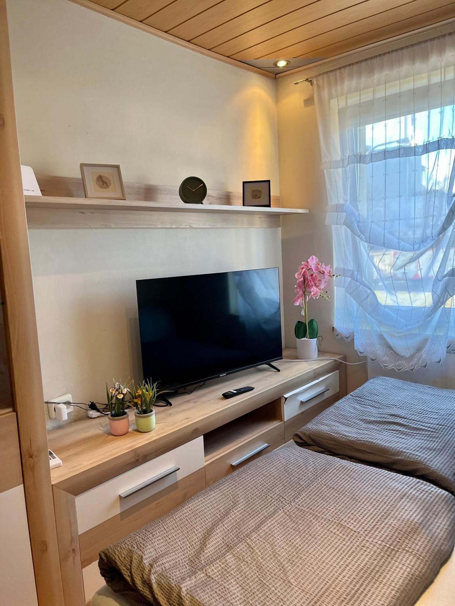 Gemuetliche Wohnung/ Cozy Apartment Niklasdorf Bagian luar foto